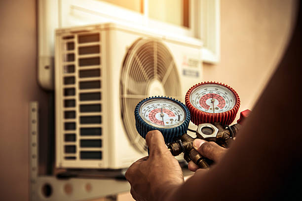 Professional Hvac technician working in Ronkonkoma, NY